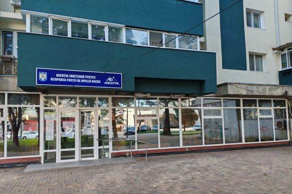 O fabrică de confecţii din judeţul Buzău îşi închide activitatea după aproape 20 de ani